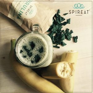 frullato di mango, banana e spirulina spireat